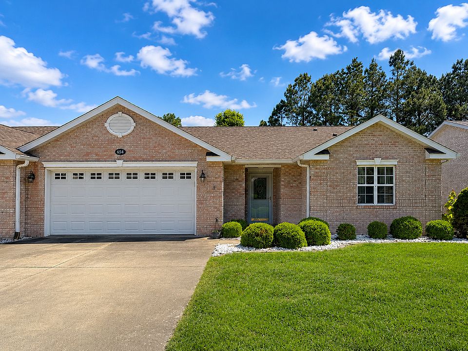 1st image of 654 Lake Harbor Dr