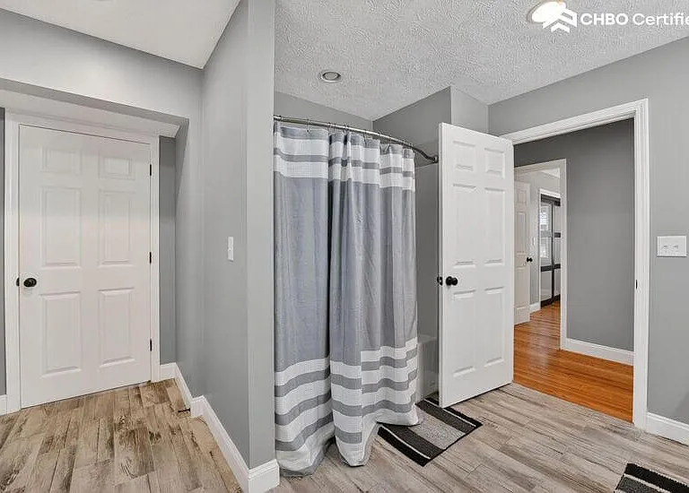 2136 Collins St — Photo 26