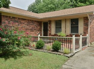 2811 Dandor Rd, Louisville, KY 40220