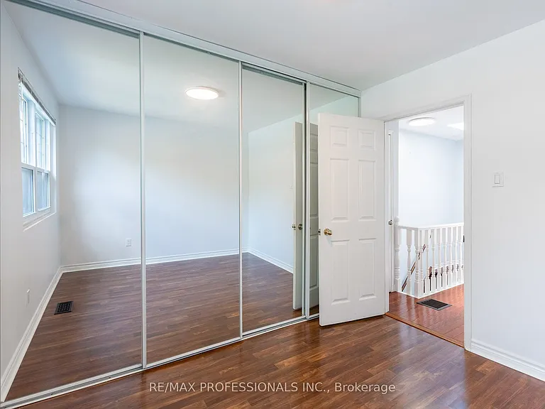 4 Runnymede Rd — Photo 19