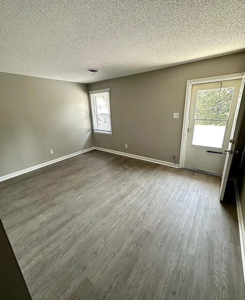 2 bed, 800 sqft, $895 — Photo 2