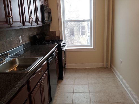 2nd image of 67 Stuyvesant Ave #25AA