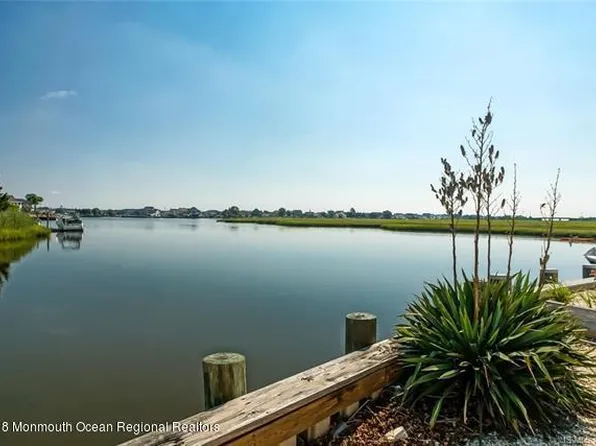 15 E Pimlico Rd, Little Egg Harbor, NJ 08087