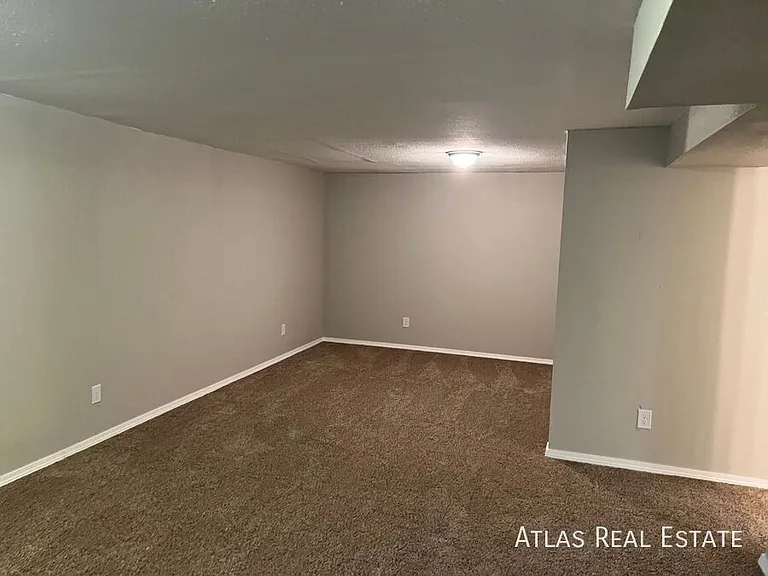525 Kendall Ct — Photo 9