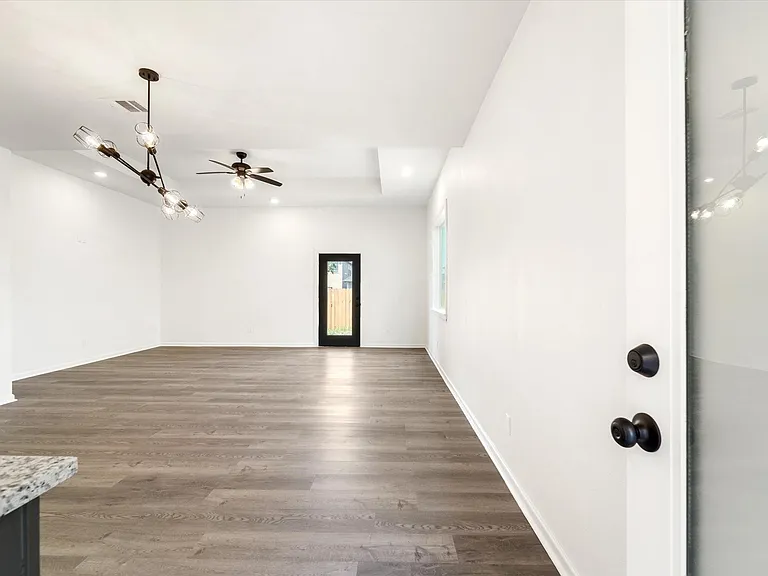 4309 Larkspur St — Photo 3