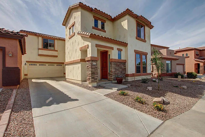 3 bed, 2.5 bath, 2434 sqft, $2,685 — Photo 2