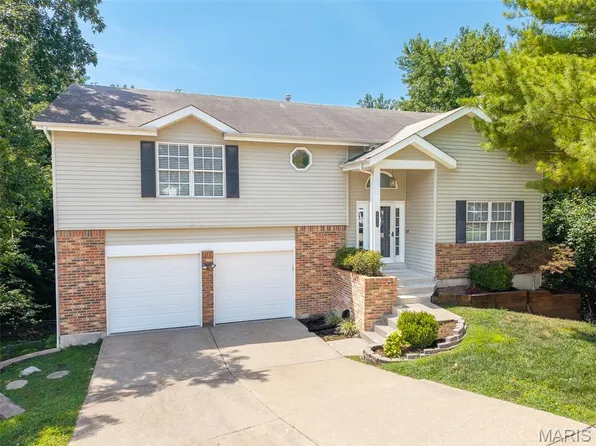 5929 Woodbrook Dr, Saint Louis, MO 63129