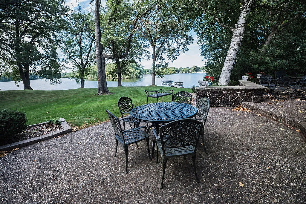 4 bed, 3.5 bath, 4650 sqft, $7,450 — Photo 1