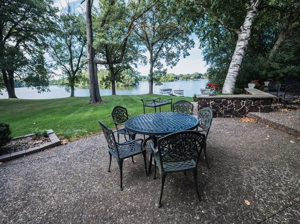 34354 Sunset Dr, Oconomowoc, WI 53066