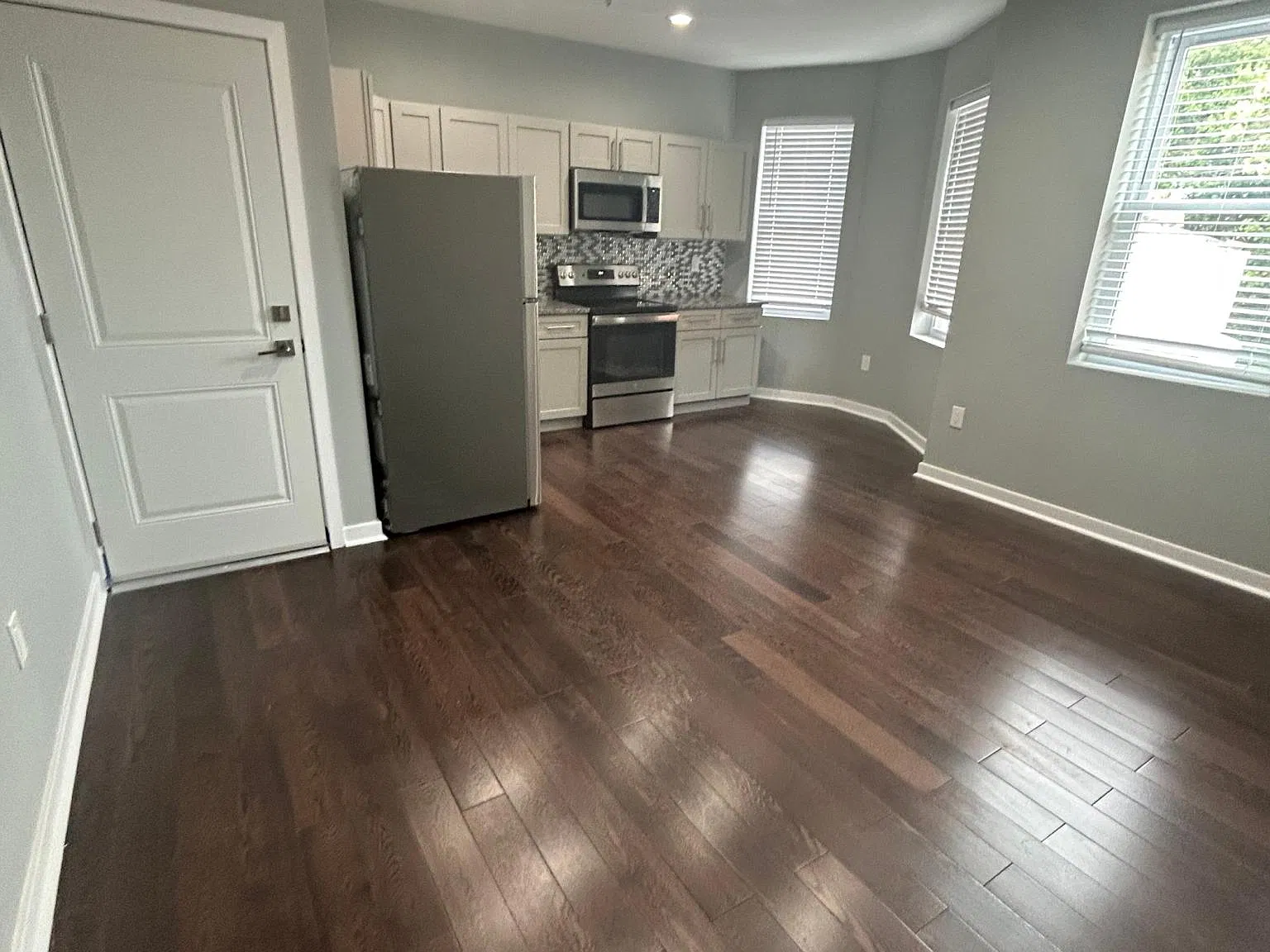 2 bed, $1,300 — Photo 2