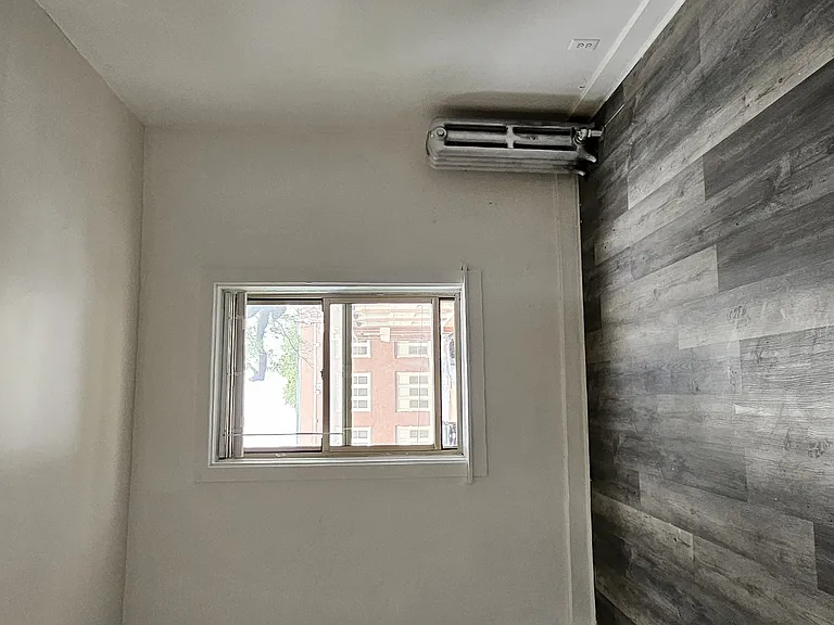 908 E 77th St #1A — Photo 5