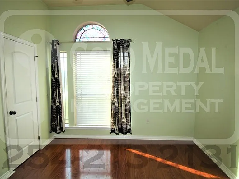 401 Hedy Dr — Photo 17