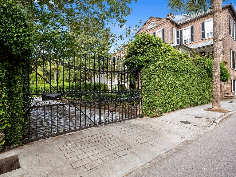 69 Anson St — Photo 4