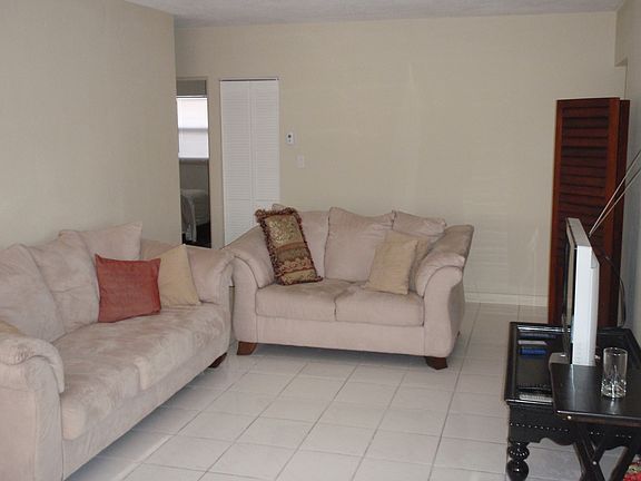 4th image of 621 NE 59th St