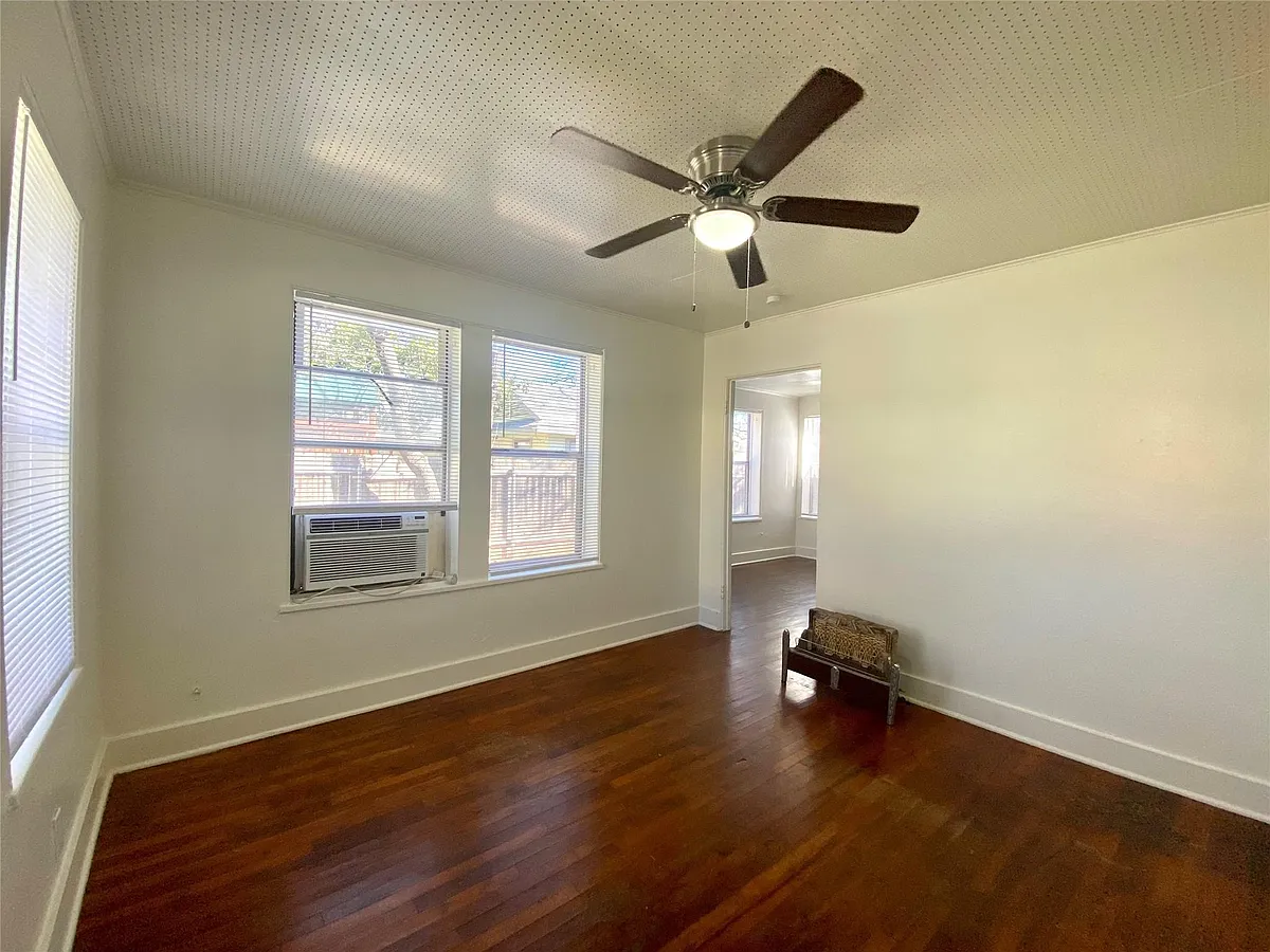 Building Photo - 5009 Avenue G #A