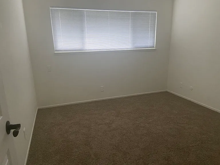 2640 Coffey Ln — Photo 4
