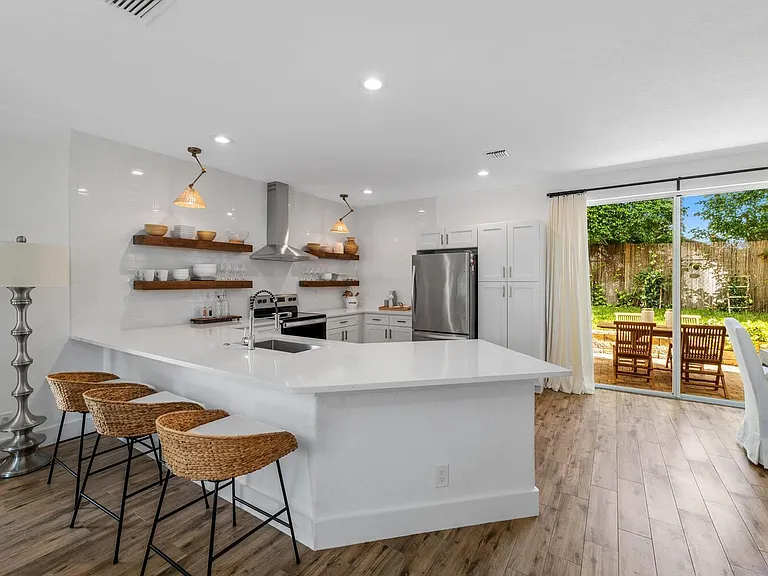 13531 Fountain View Blvd — Photo 8