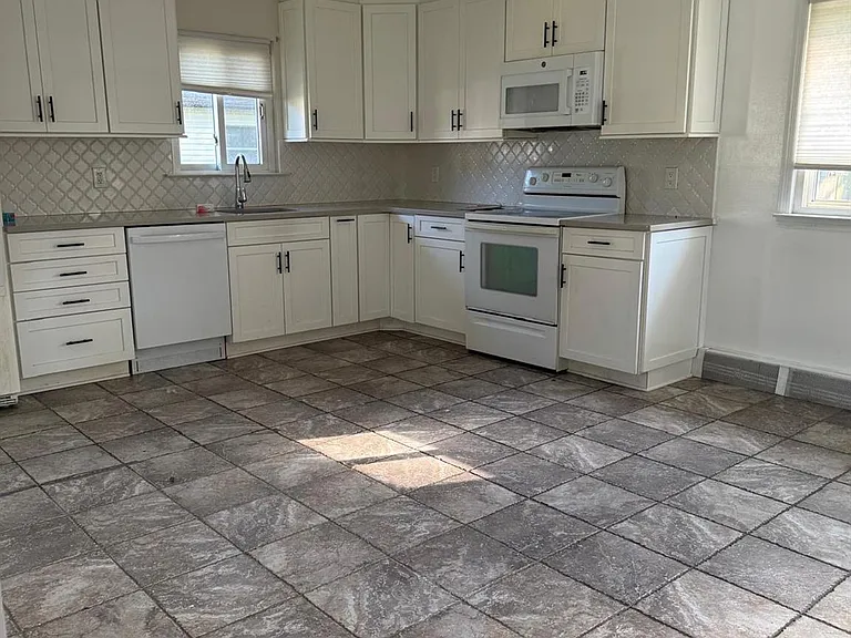 35 Auborn Ave — Photo 3