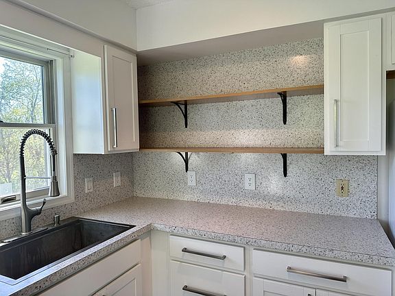 5th image of 102 Vosburgh Rd #2