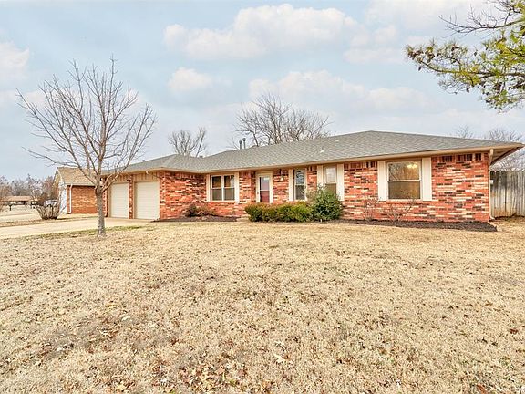 2nd image of 1028 Hunters Glen Cir