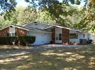23804 Amesbury Dr, North Olmsted, OH 44070