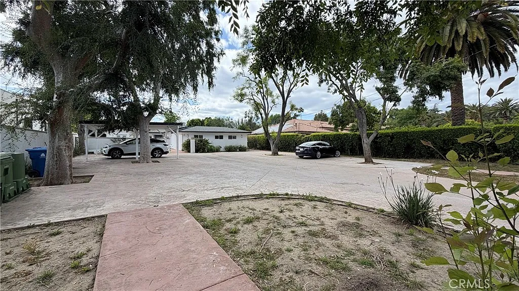 3 bed, 3.5 bath, 2675 sqft, $9,950 — Photo 4