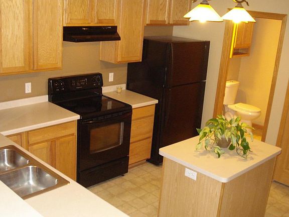 5th image of 714 Maple Hills Dr APT D