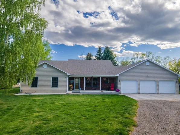 6659 Riverview Rd, Riverton, WY 82501