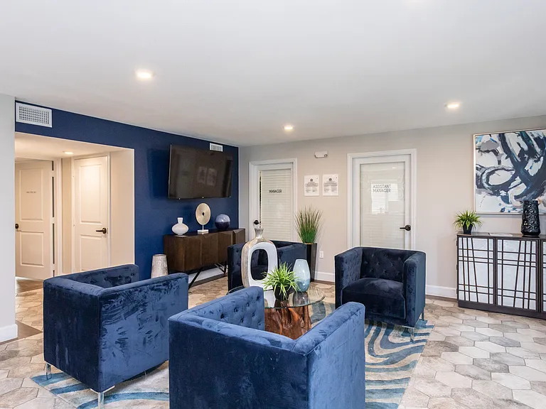 Stratford House Apartments — Photo 16