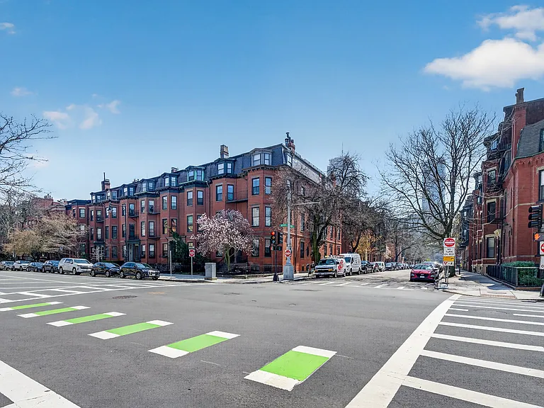 12 Hereford St #2 — Photo 22