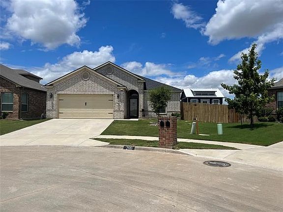 2nd image of 200 Emerald Creek Dr