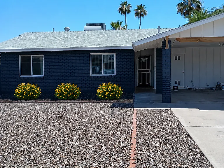 1241 W Laredo St — Photo 1