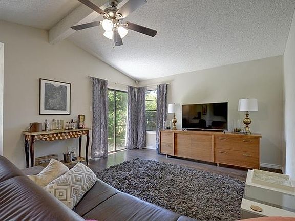 5th image of 711 Hyde Park Ct