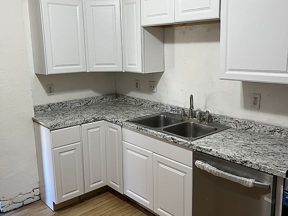 5th image of 1757 Wood St
