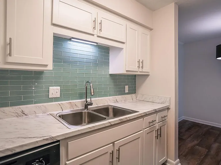 Chase Cove Apartments — Photo 143