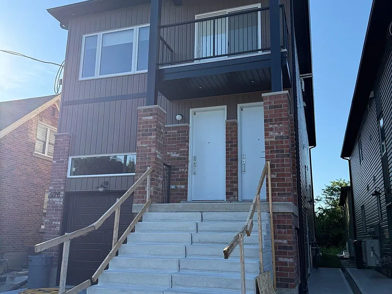 576B Guelph St — Photo 1