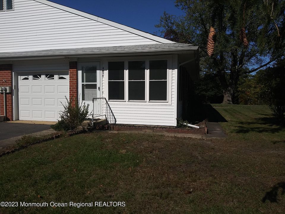 1st image of 405B Highland Drive