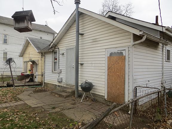 3rd image of 2242 Union Ave