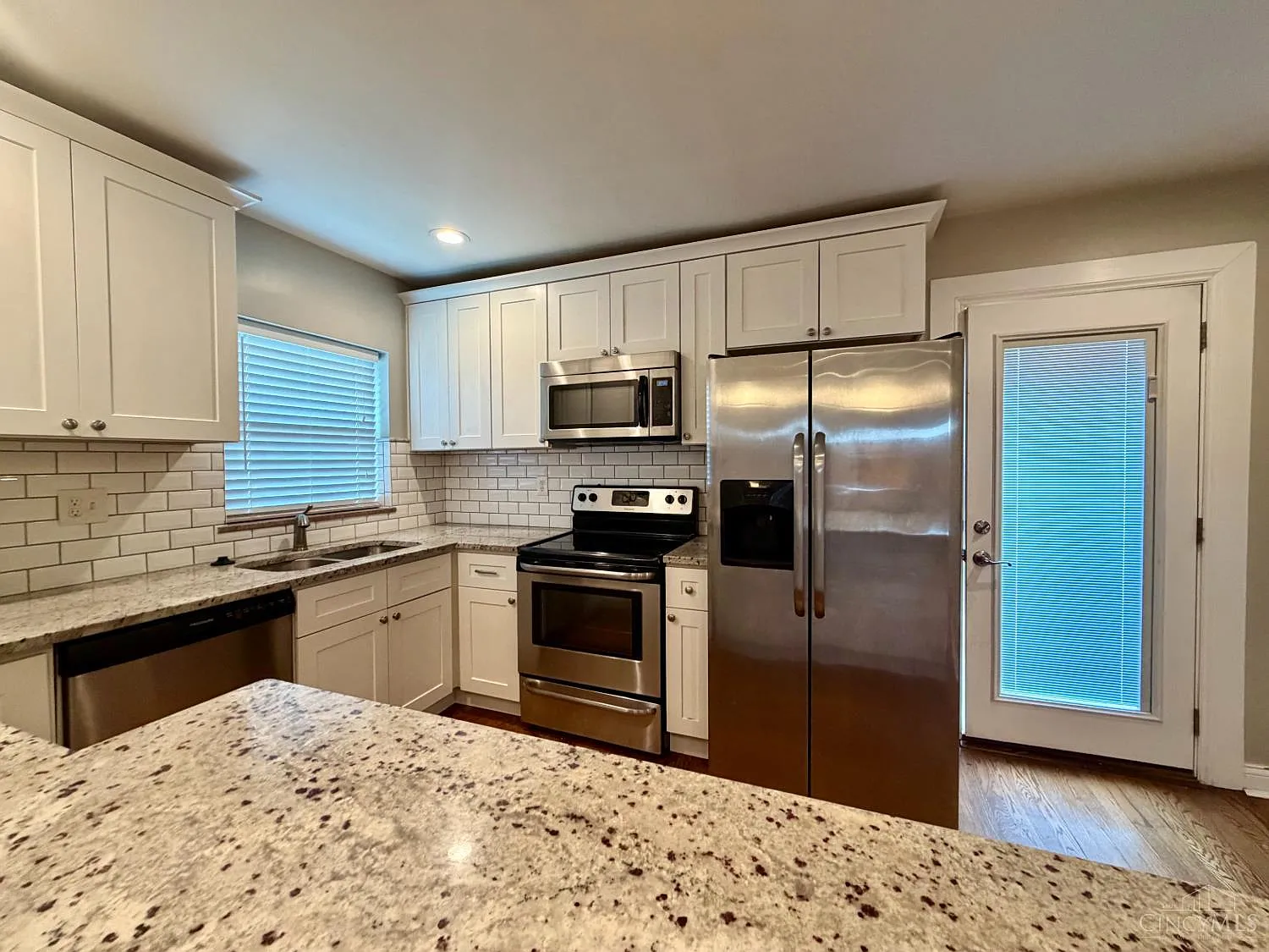 3 bed, 1.0 bath, 1204 sqft, $2,075 — Photo 4