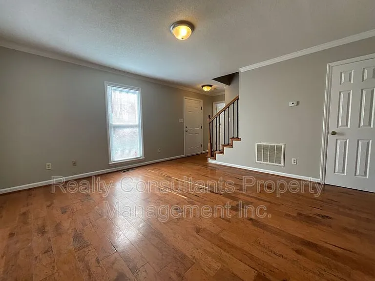 123 Arcaro Dr — Photo 2