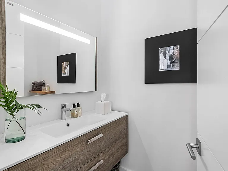 1275 N Swinton Ave — Photo 36