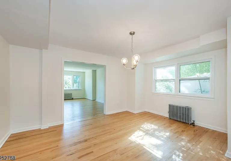 19 Center Ave — Photo 12