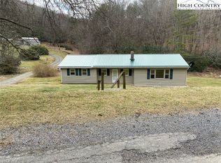 1057 School House Rd, Whitetop, VA 24292