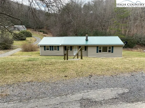 1057 Schoolhouse Road, Whitetop, VA 24292