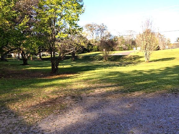 4th image of 5761 Main St