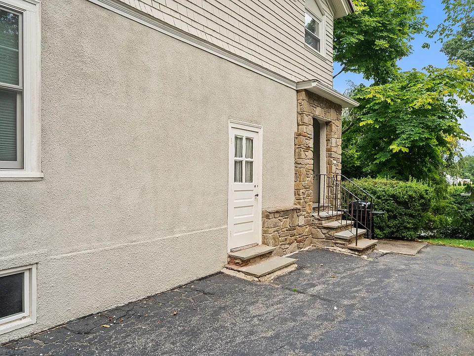 11 Roseland Rd #2