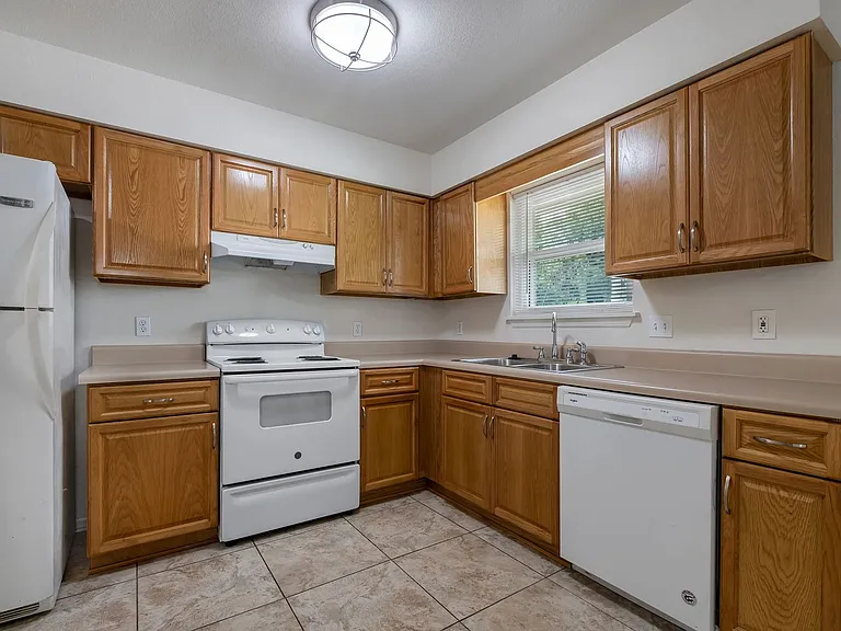 2801 Misty Garden Cir — Photo 7