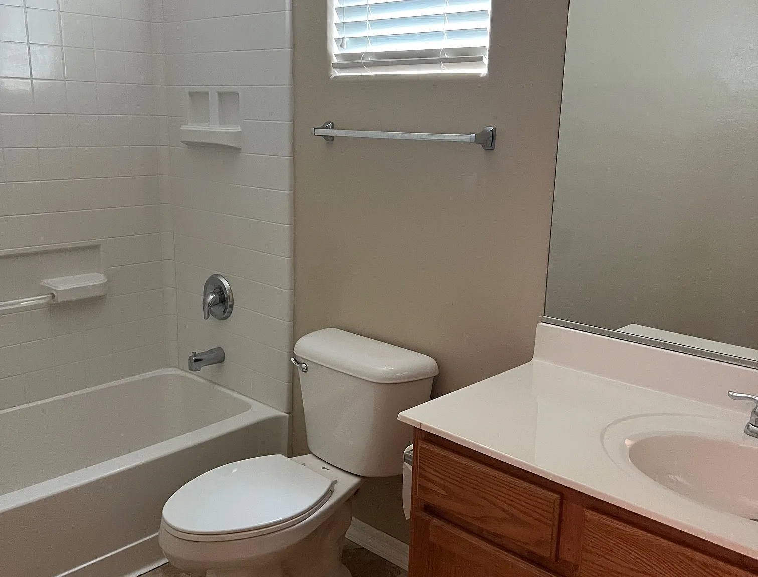 4 bed, 3309 sqft, $2,350 — Photo 4