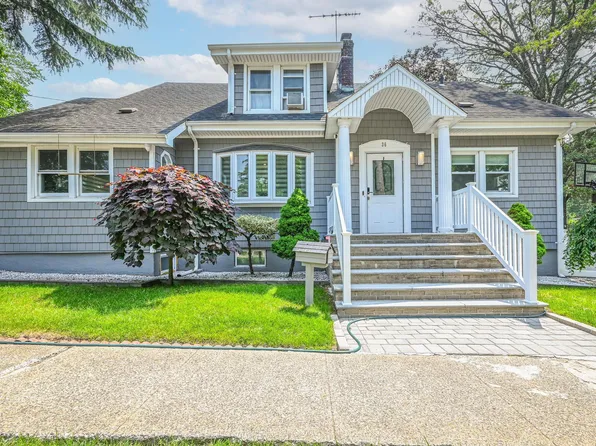 36 W Saint Marks Place, Valley Stream, NY 11580