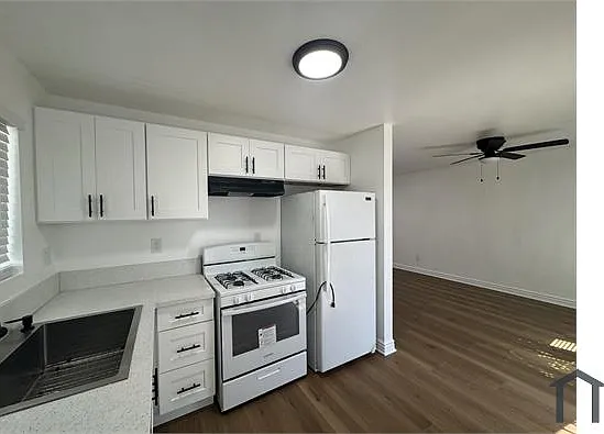 119 W Century Blvd — Photo 6